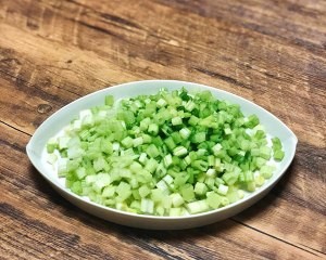 怎么做美味的芹菜粒炒牛肉末