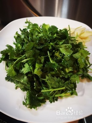健康养生佳品香菜爆炒羊肉的做法