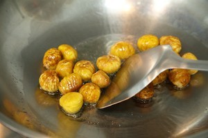 板栗烧鸡的做法