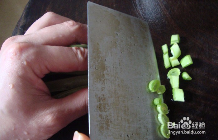 如何教孩子学会清洗和切四季豆