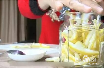 怎样用柚子皮做洗洁精？