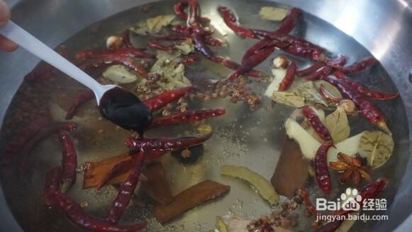 如何自制美味的麻辣鸭脖子