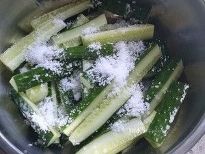 我腌制酱脆黄瓜的方法