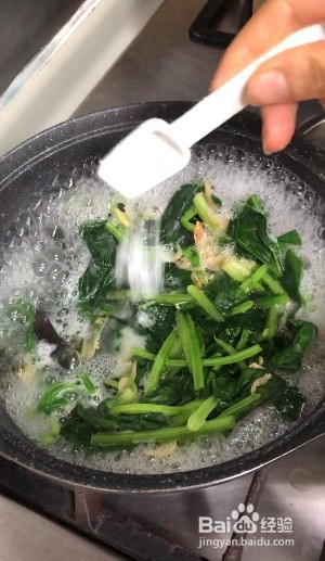 食补佳品快手皮蛋虾皮菠菜汤的做法