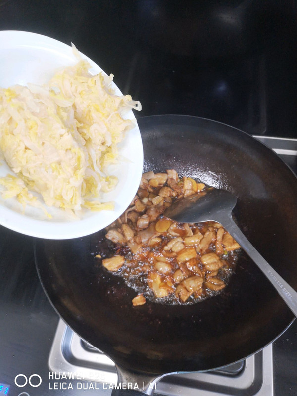 东北酸菜炒五花肉