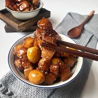 如何做美味的红烧肉炖鹌鹑蛋