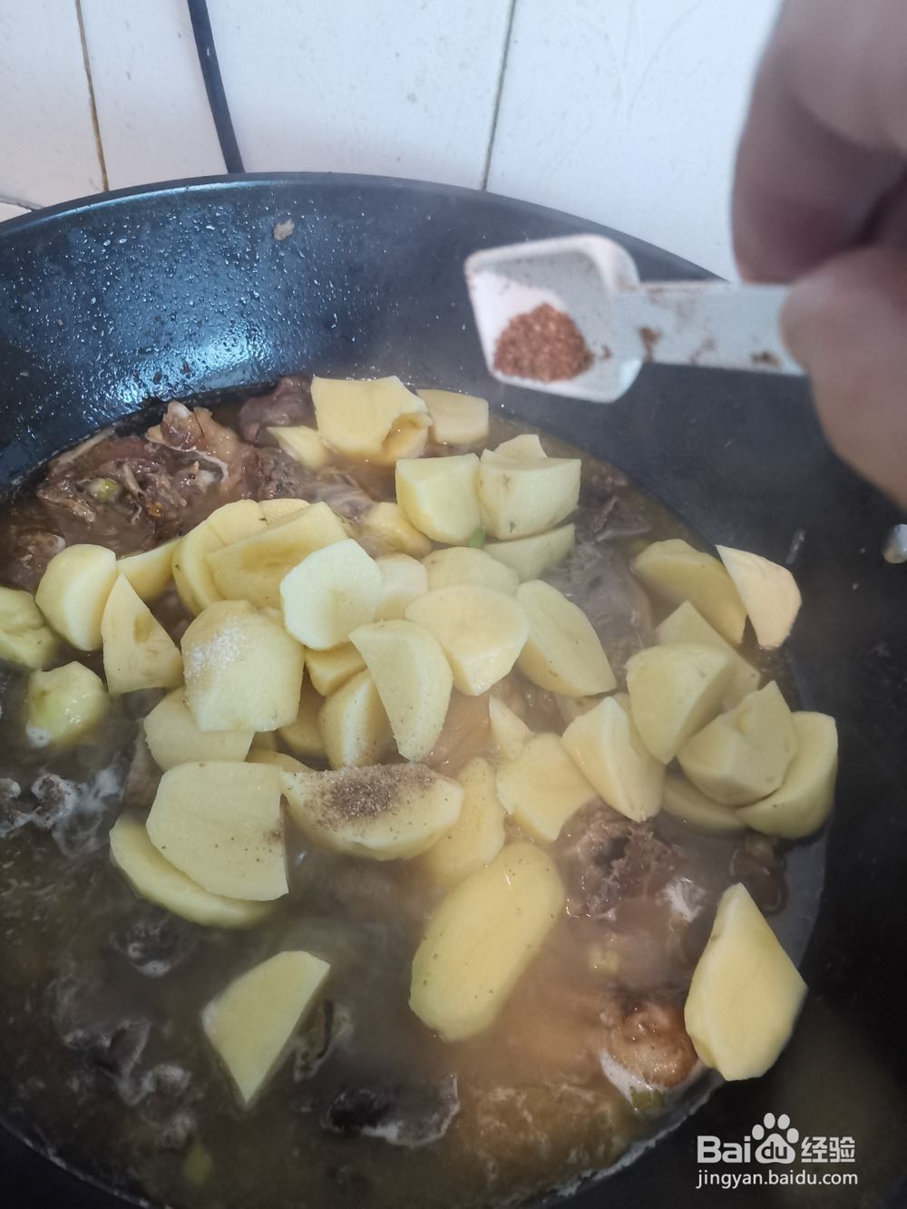 怎么用电锅大鹅炖土豆