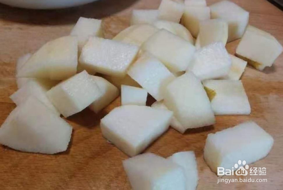 嗓子疼煮梨水的方法
