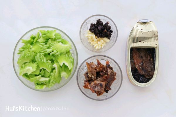 豆豉鲮鱼炒苦瓜