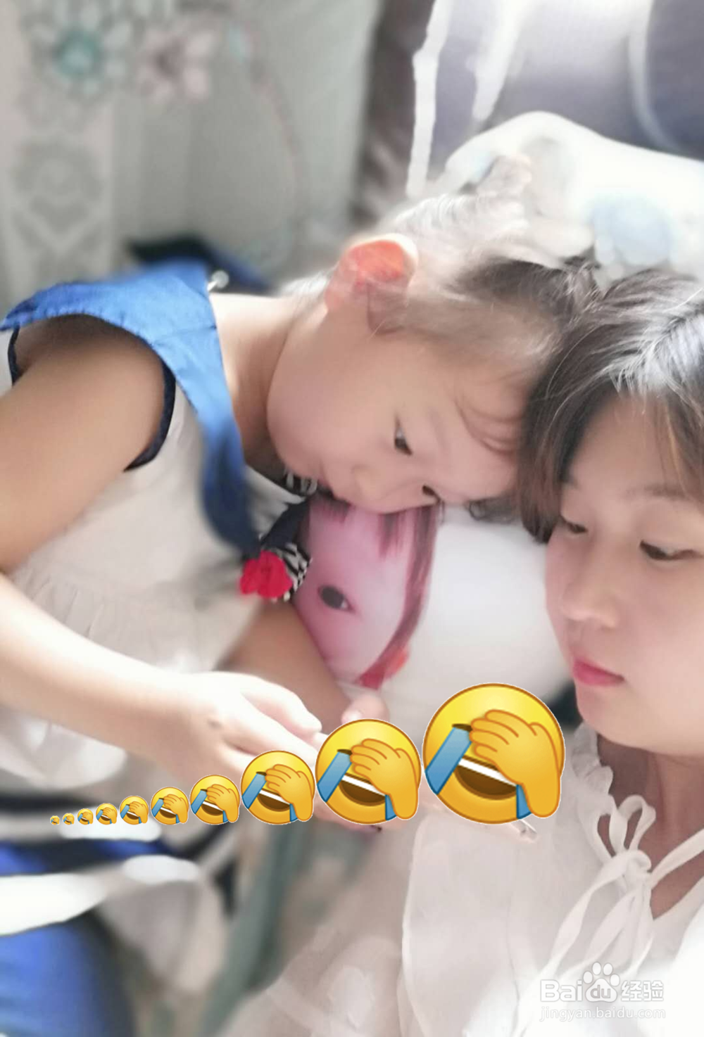 孩子总是粘着妈妈怎么办
