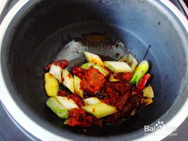 电饭煲焖鸡爪的做法