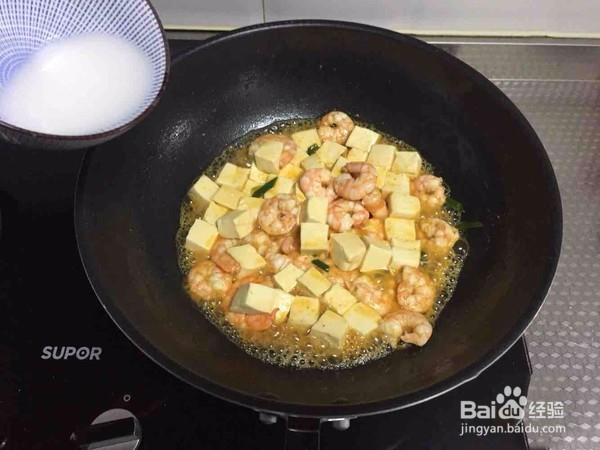 鲜虾豆腐煲和鸡公煲哪个更好吃，都是怎么做的？