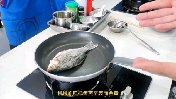 萝卜丝煮鲫鱼汤