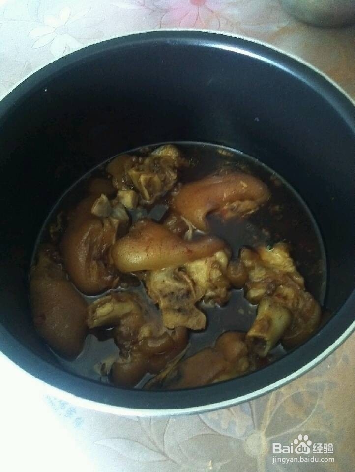 如何卤猪蹄？