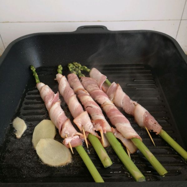 香煎培根芦笋卷