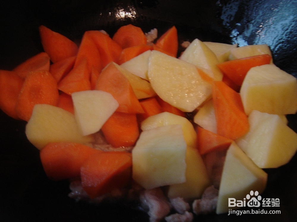 胡萝卜土豆炖牛肉——美味下饭菜