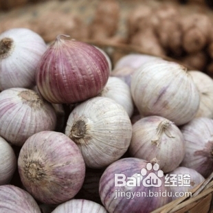 紫皮大蒜泡蜂蜜的做法