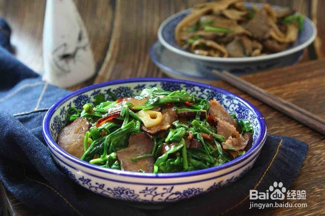 家常腊肉炒蒜苗