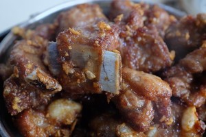 如何做香喷喷的蒜香排骨