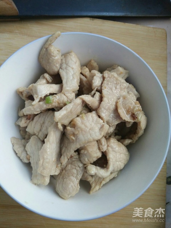 娃娃菜炒肉的做法
