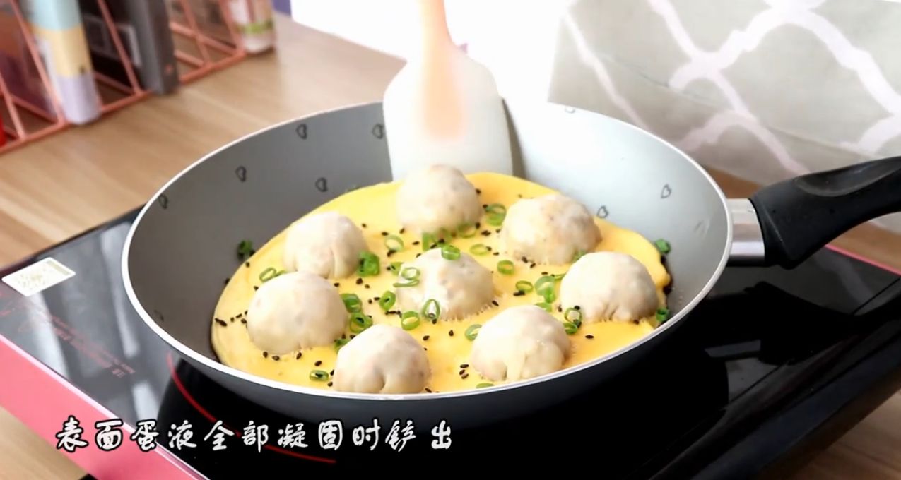 蛋抱米饭团子怎么做