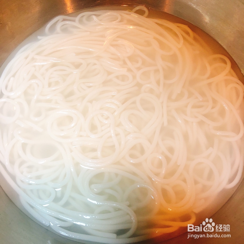 超级过瘾的肉酱煎蛋米线