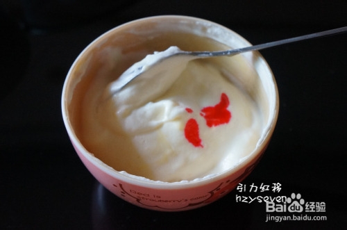 怎样做草莓彩绘戚风蛋糕卷