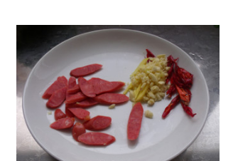 怎么做香肠炒灰灰菜