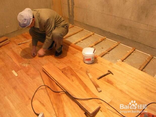 如何选地暖地板