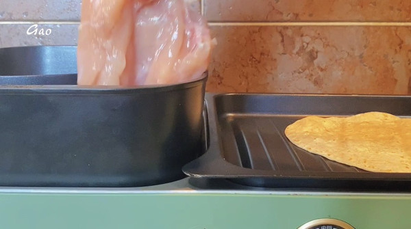 青柠辣酱风味鸡肉卷