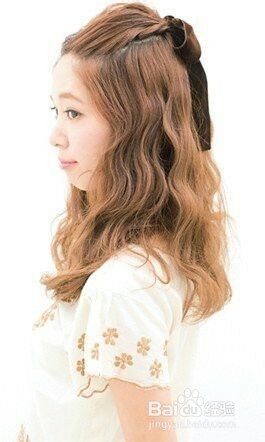 发型打底的简单时尚