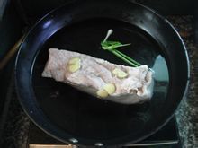 三个步骤轻松做出诱人的美味----【无油红烧肉】