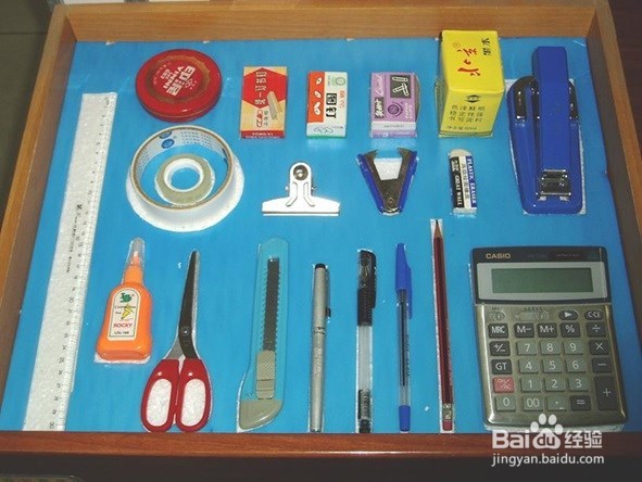 如何规范管理办公桌