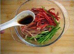 红油猪耳丝的做法