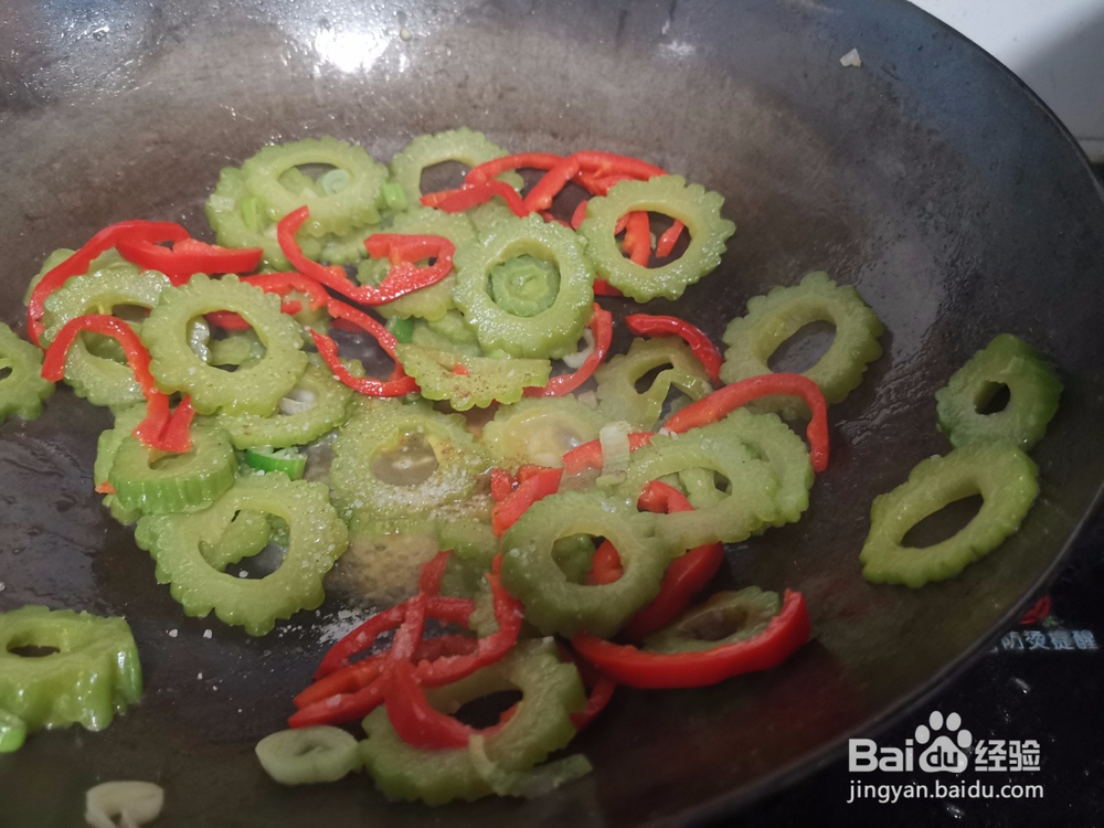 红椒炒苦瓜片