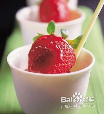 <b>草莓可以增白和滋润皮肤护肤小妙招</b>