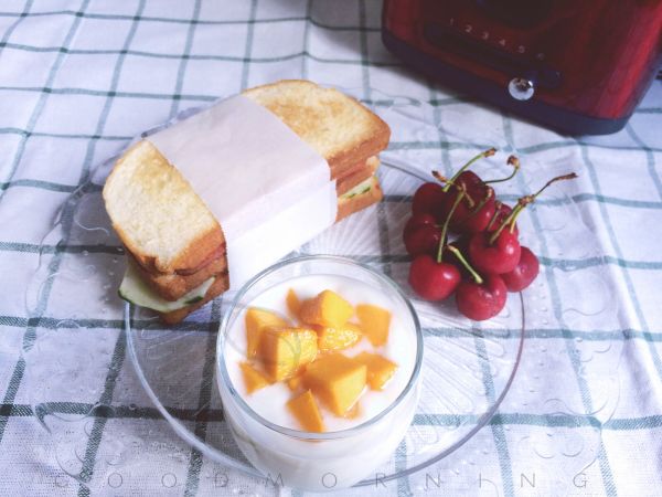 火腿青瓜炒蛋三明治