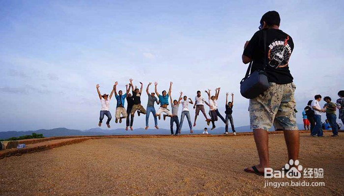 学会这些技巧可以使我们拍的旅游照更好看。