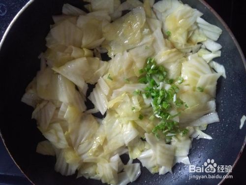 葱香圆白菜的做法