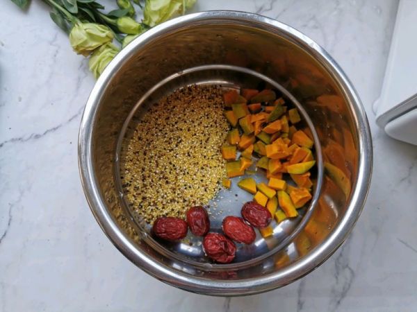 南瓜小米藜麦粥