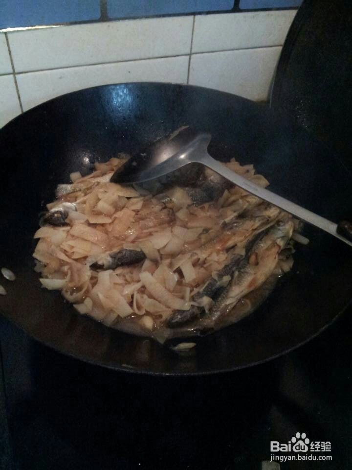 酸笋炒刁子鱼干