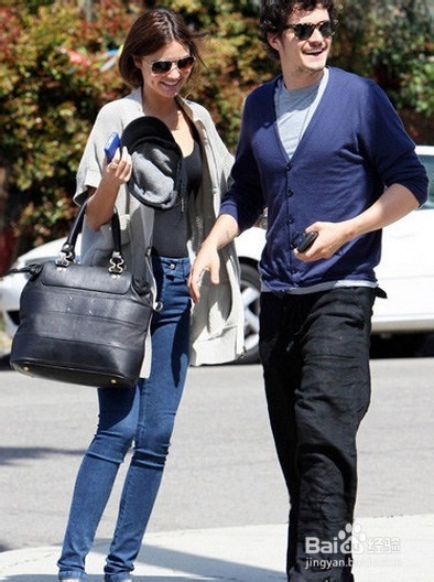 想穿牛仔裤上街该如何搭配呢?