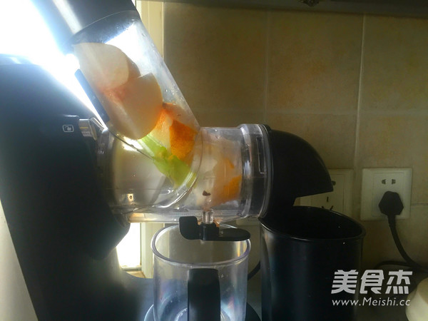 芹菜雪梨汁的做法