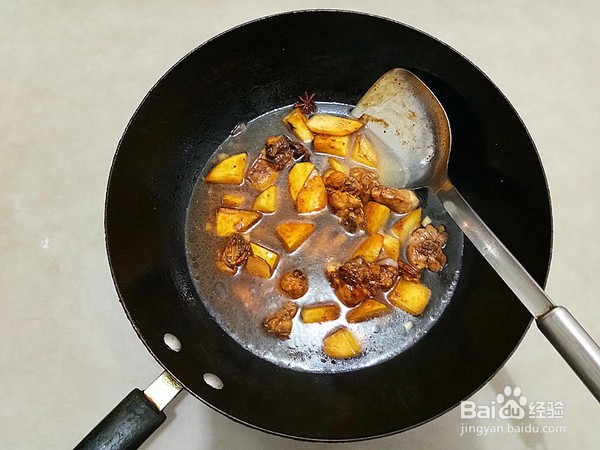 美味的土豆鸡块焖面