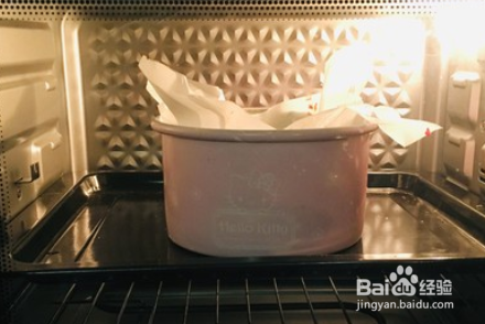 如何自制美味的香橙巧克力妙芙蛋糕？