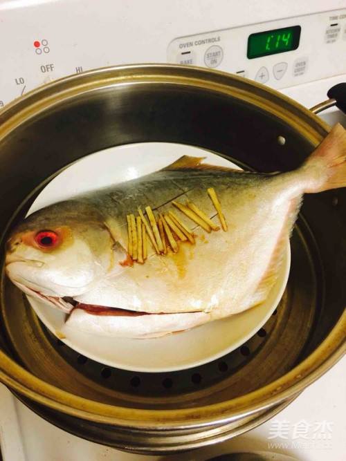 【简易版】清蒸黄鲳鱼