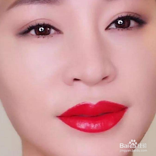 口红下嘴唇有一半涂不上