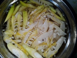 食补养生苦笋酸菜炒肉的做法