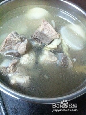 泡萝卜炖排骨汤是怎样制作的
