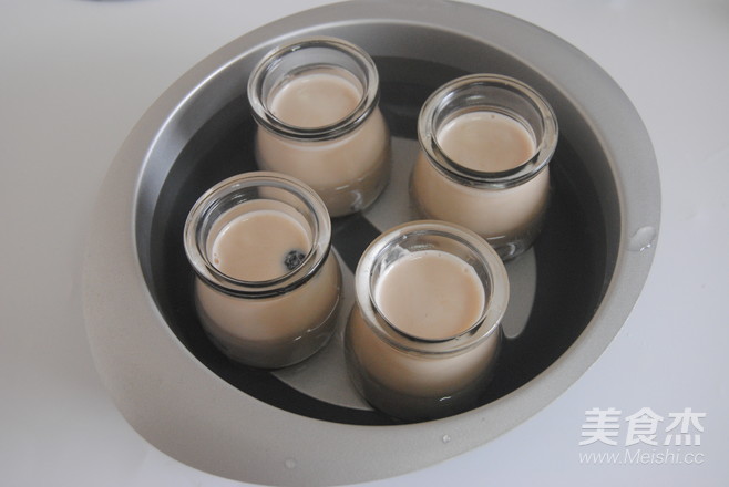 草莓加州葡萄干布丁